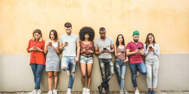 Young people addicted to smart phones (iStock)